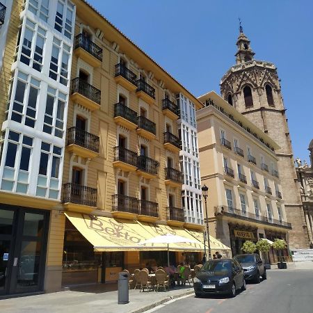 Hotel Flats Friends Plaza de la Reina Valencia Exterior foto