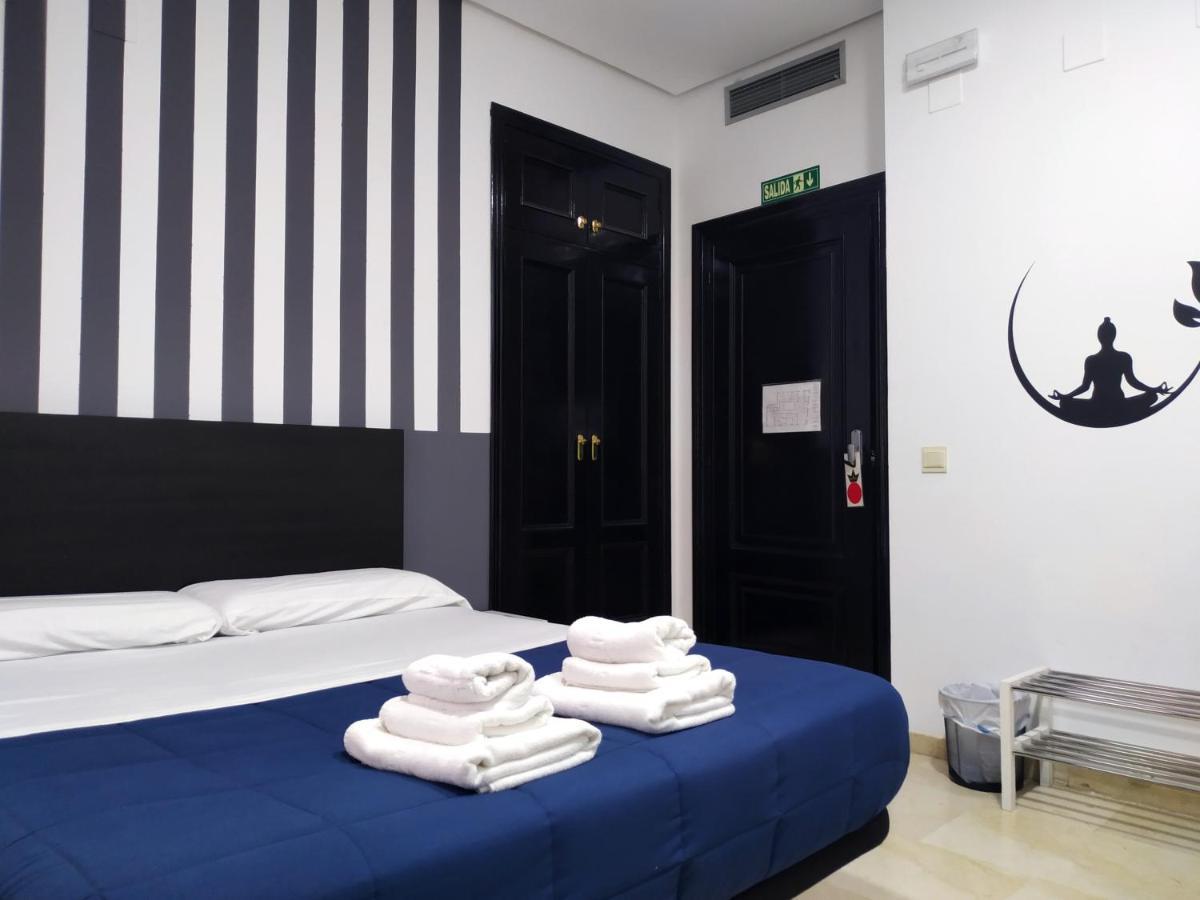 Hotel Flats Friends Plaza de la Reina Valencia Exterior foto