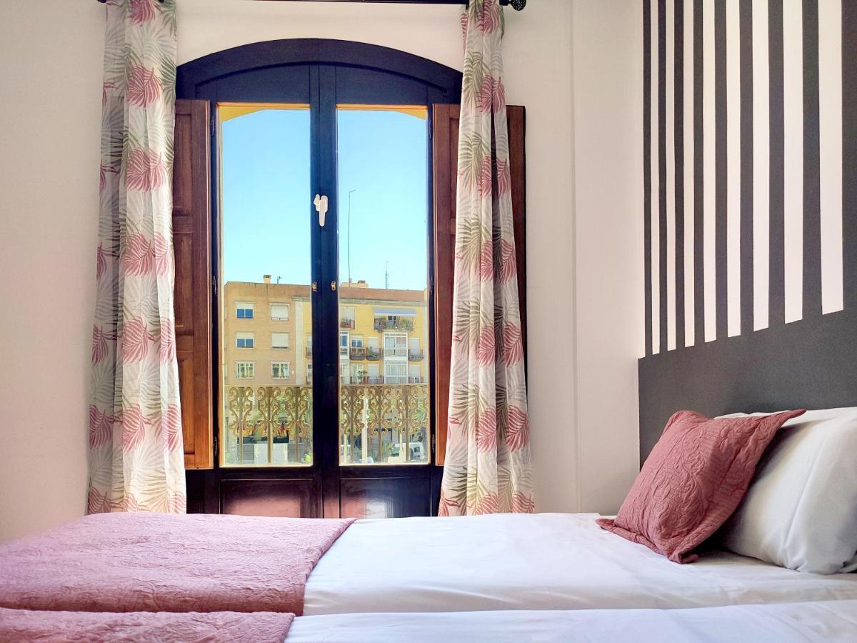 Hotel Flats Friends Plaza de la Reina Valencia Exterior foto